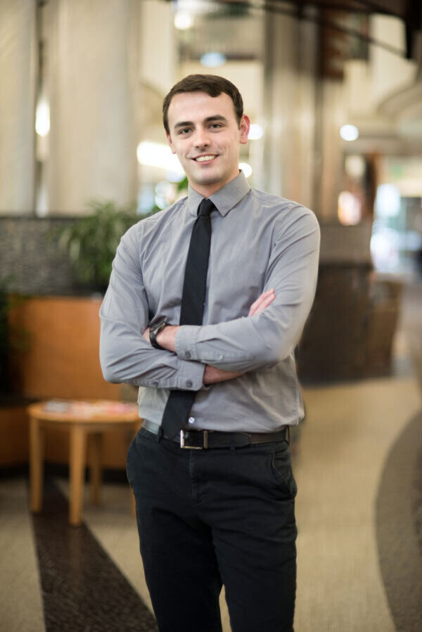 Derek Simmons is a nurse practitioner at Vancouver Clinic. He enjoys building meaningful and lasting relationships with patients. He is a lifelong learner with specific interests in anatomy and athletics.